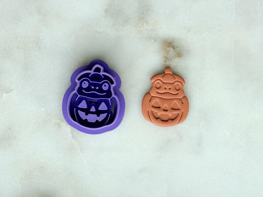Pumpkin Frog Polymer Clay Cutter | Halloween Frog in Jack-o’-Lantern Cutter | 3D Printed Embossed Cutter for Jewelry & Crafts